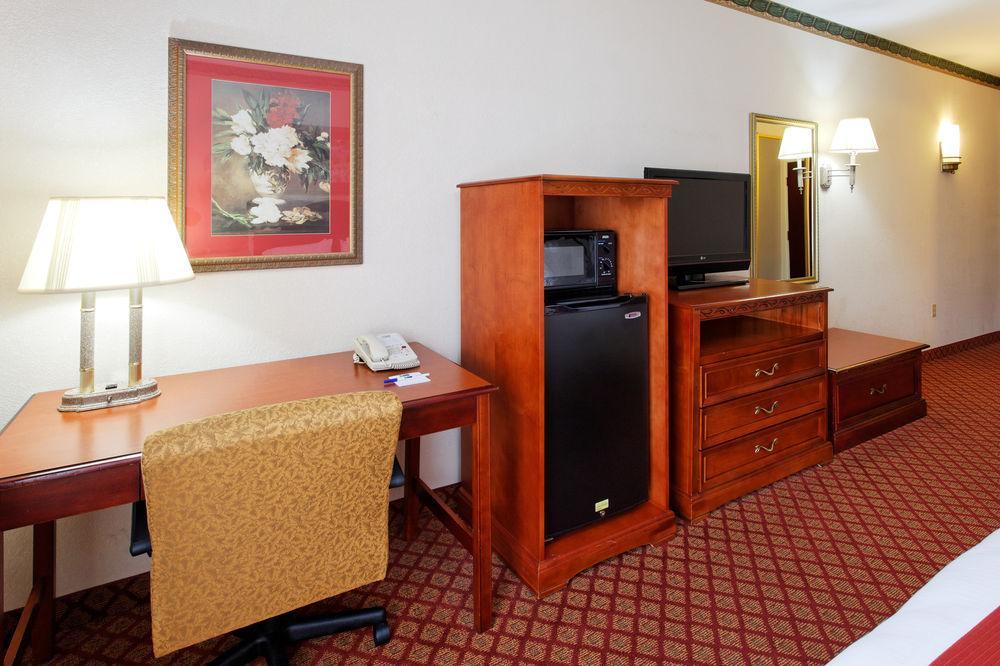 Holiday Inn Express & Suites Tupelo By Ihg Exterior photo