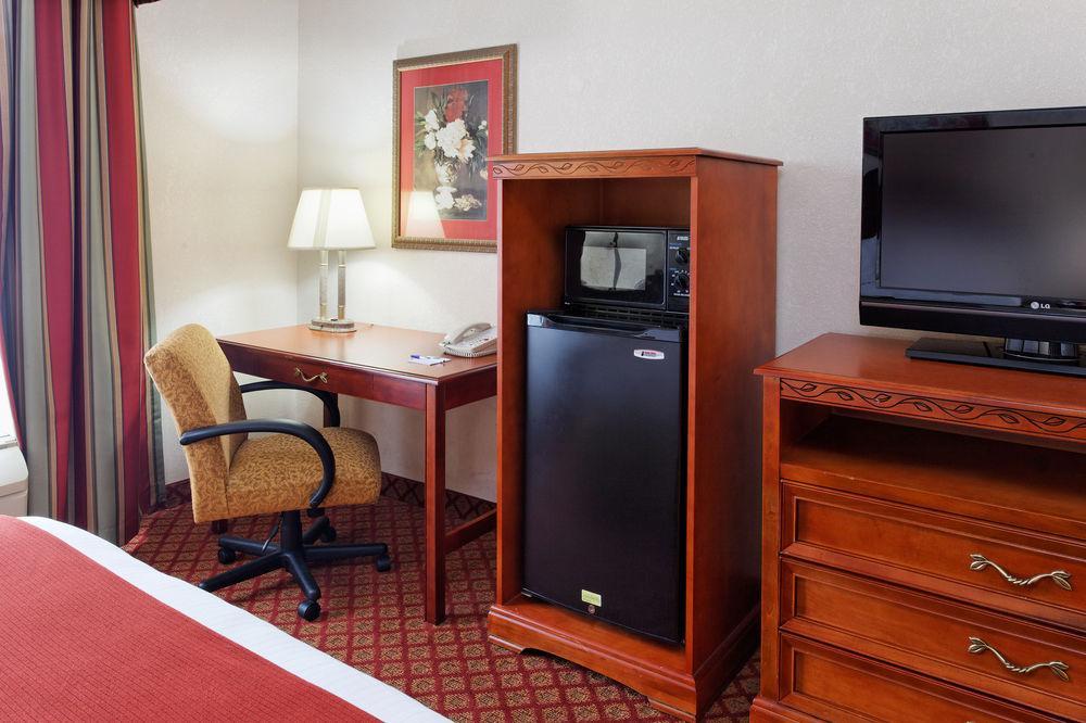 Holiday Inn Express & Suites Tupelo By Ihg Room photo
