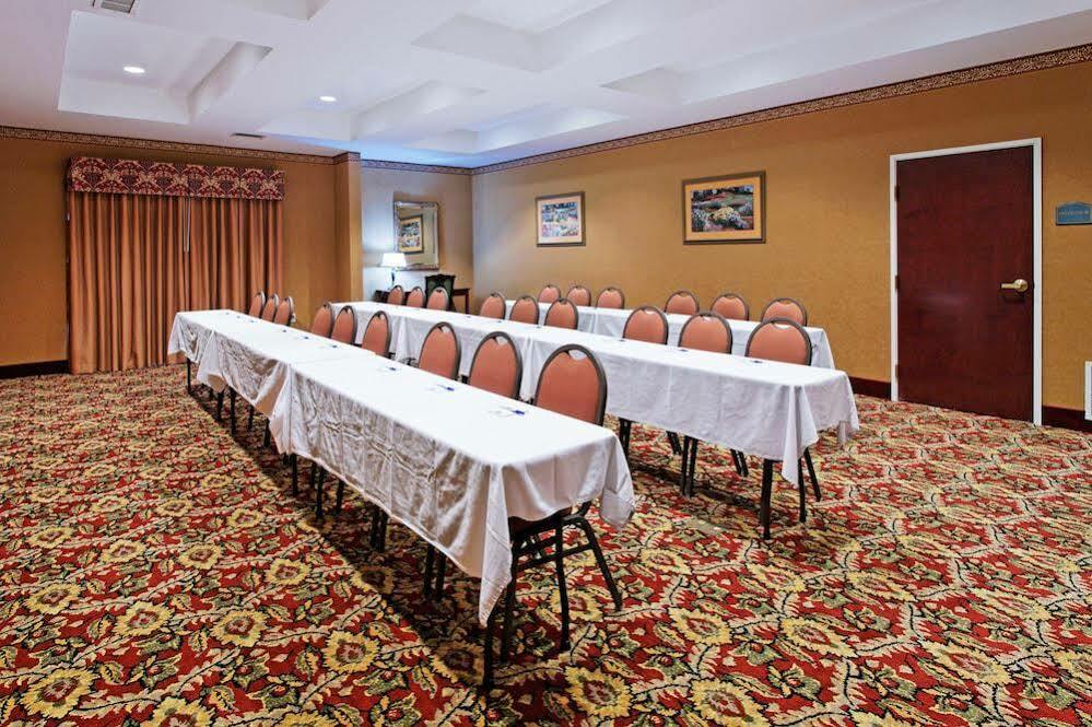 Holiday Inn Express & Suites Tupelo By Ihg Facilities photo